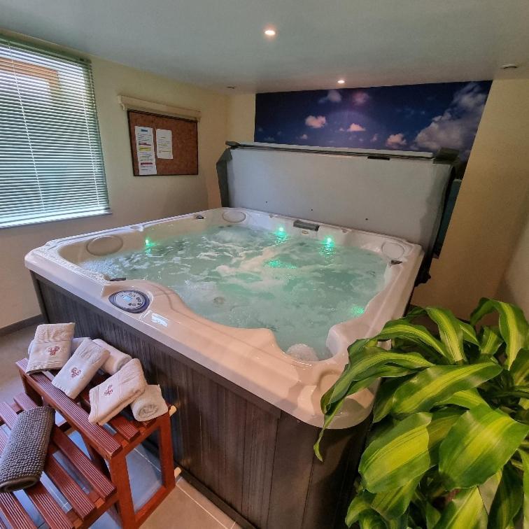 Gite Jonquille, 2 A 8 Personnes Avec Salle De Jeux Et Spa Dans La Residence 방트롱 외부 사진